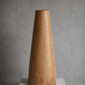Tótem de teca · 45 × Ø 20 cm — vista frontal